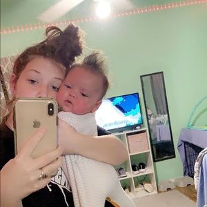 Meet your Posher, Amanda.